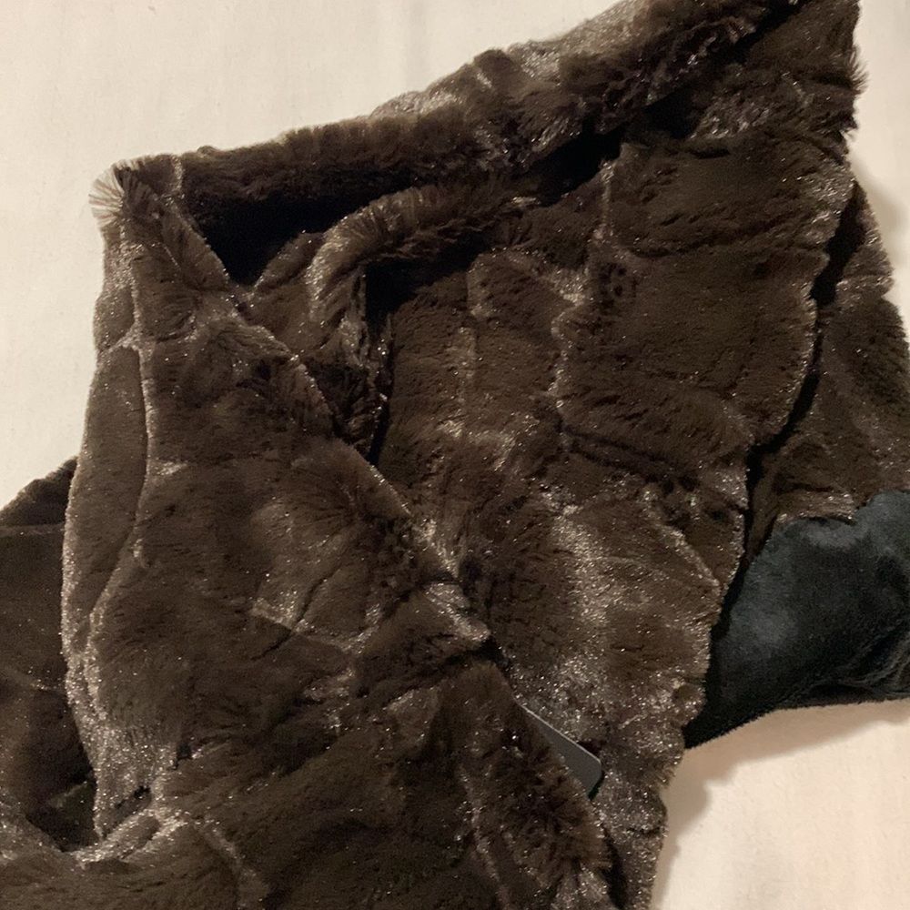 Modena Loop Scarf - Picture 2 of 11